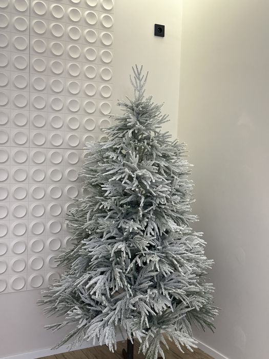 Продам новую,красивую елку