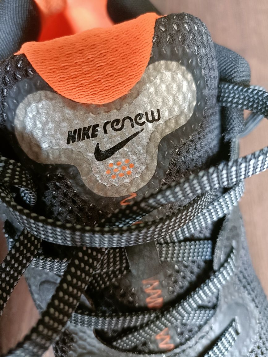 Adidași Nike mărimea 40.5