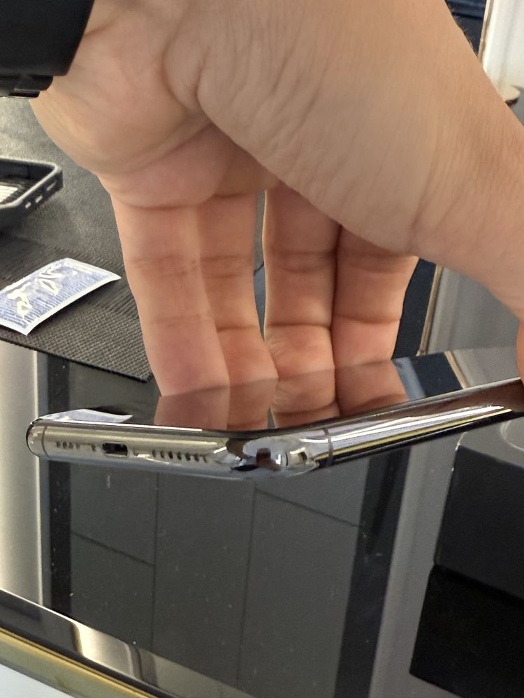 Iphone 11 pro max + carcasa + 3 folii privacy + cutie completa