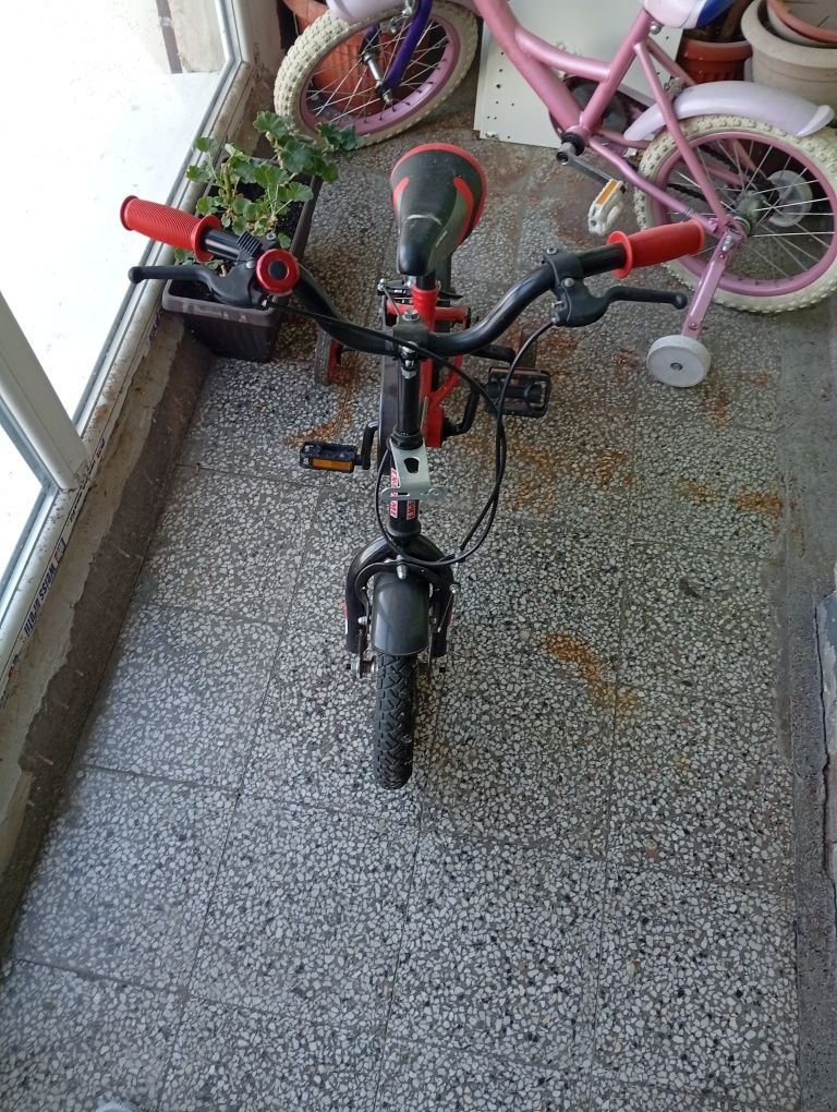 Продавам детско колело