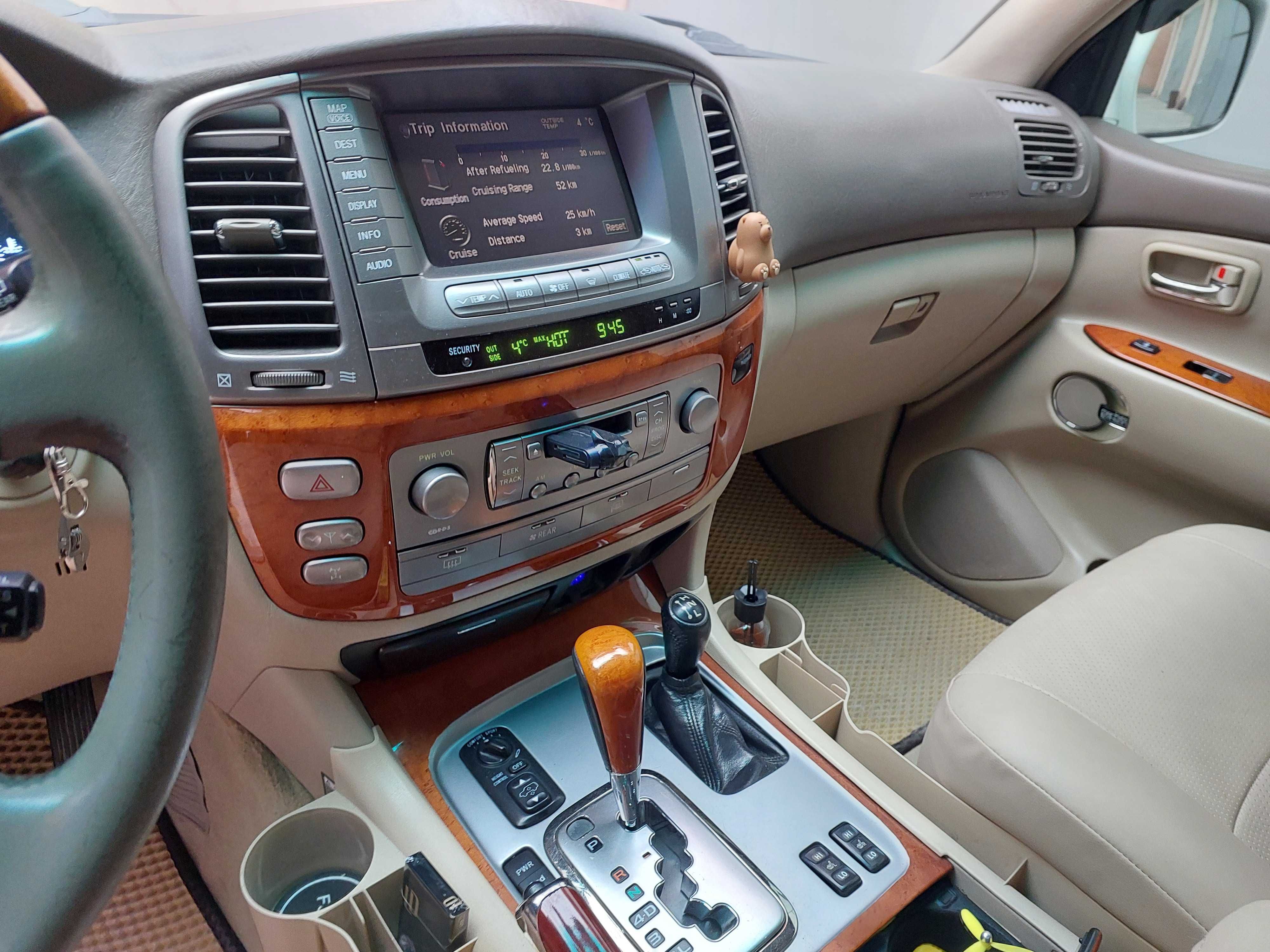 Lexus LX470, 2004
