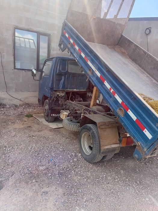 Продам мазда титан.