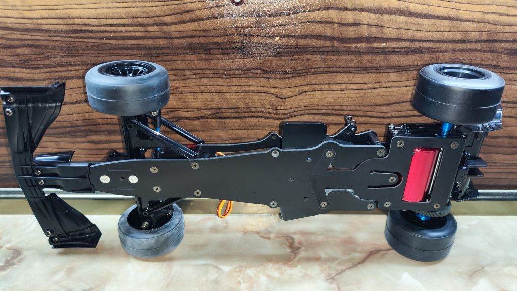 Rc  F1 Тамия f104 pro 1:10 + бръшлес комбо