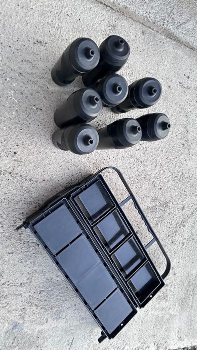 Продам спортивные бутылки с подставкой