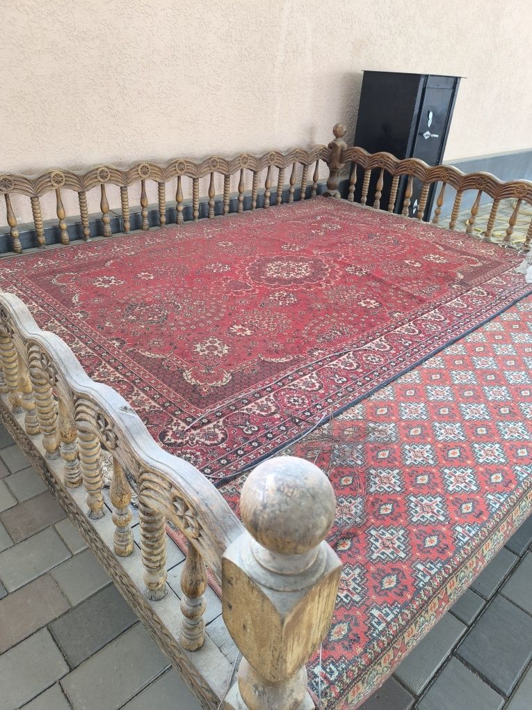 Продам топчан  размером 2.5м*3.0 м.