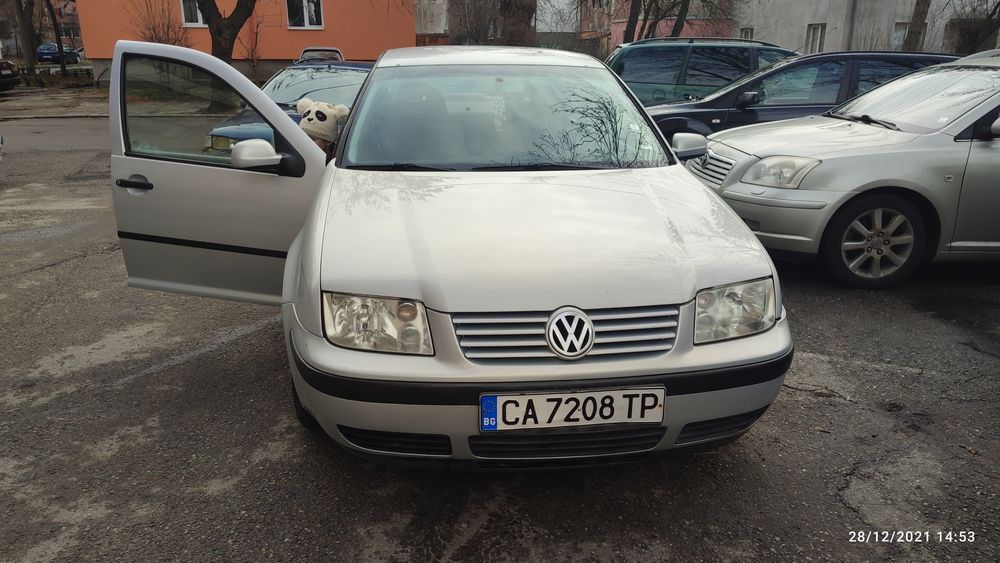 Vw Bora 1.6 SR 101k. На Части Перфектен Мотор скорости