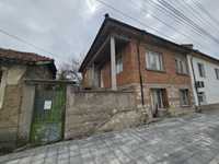 Двуетажна къща в Поповица
