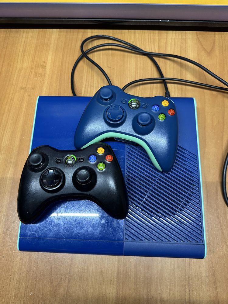 Xbox 360E многр игр 2 джойстика
