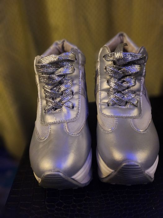 Маратонки на платформа