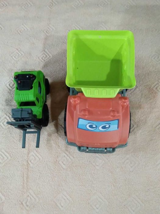 Игрушки машины, самосвалы, сост отличное 2 шт.