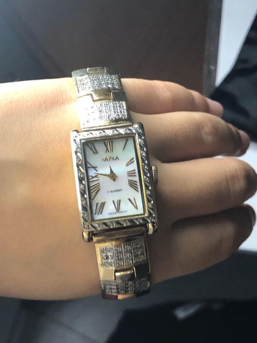 Часы золотые продам