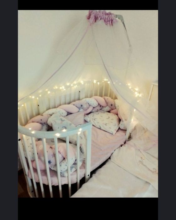 Балдахин в розаво и бяло