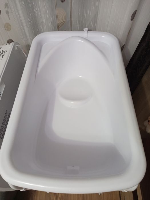 Masa de schimbat bebeluși cu cădiță