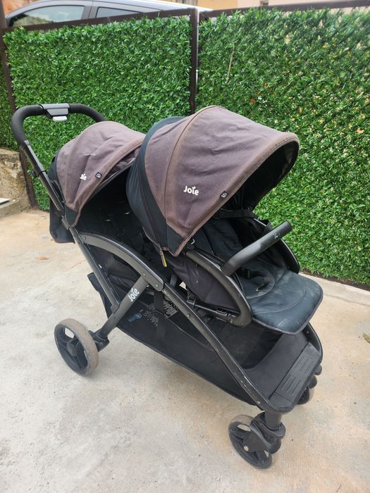 Количка за близнаци