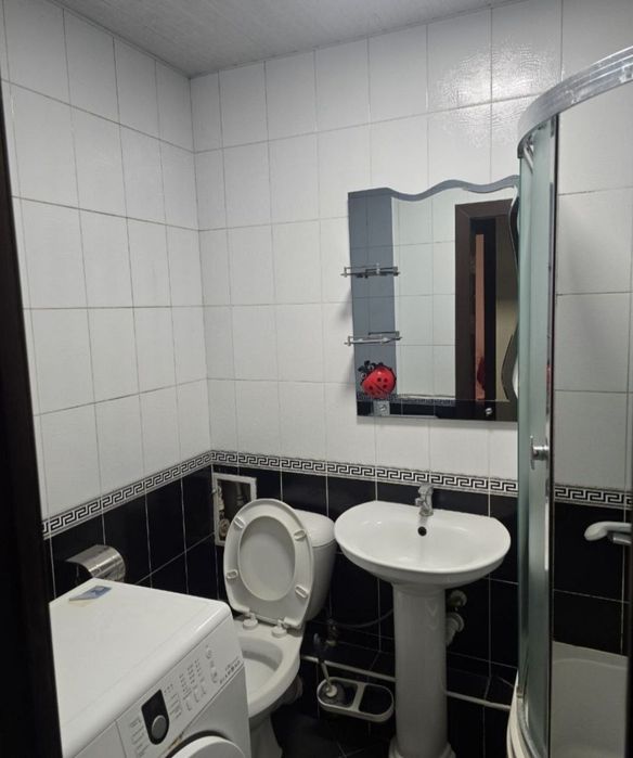 2 xonali kvartira sotiladi
