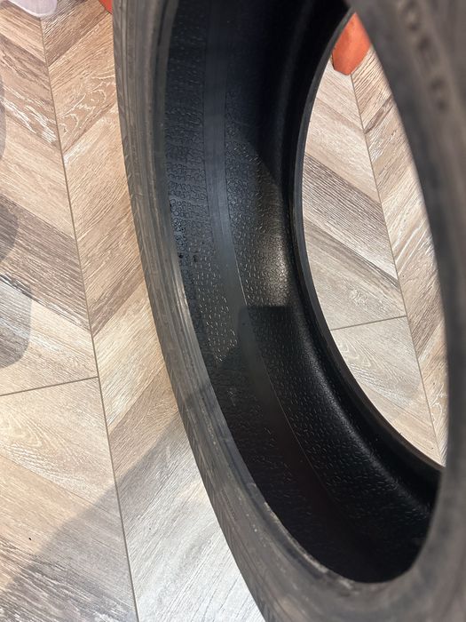 Продаю шины зимние  215/55/R17