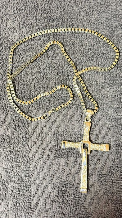 Lanț argintiu cu cruce Fast and Furios,Vin Diesel,aliaj zirconiu-inox