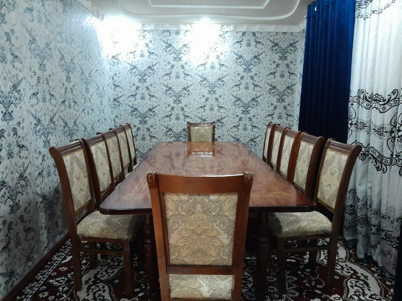 Mebel stol va 12 ta stuli  bilan