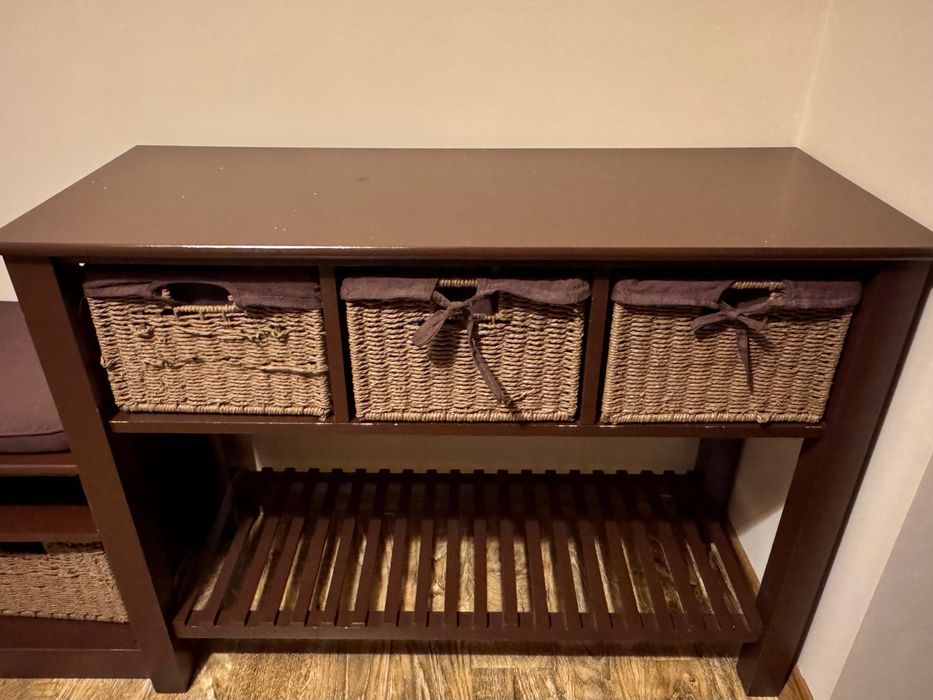 Vand mobilier hol Jysk, culoare maro inchis, cu urme de folosire