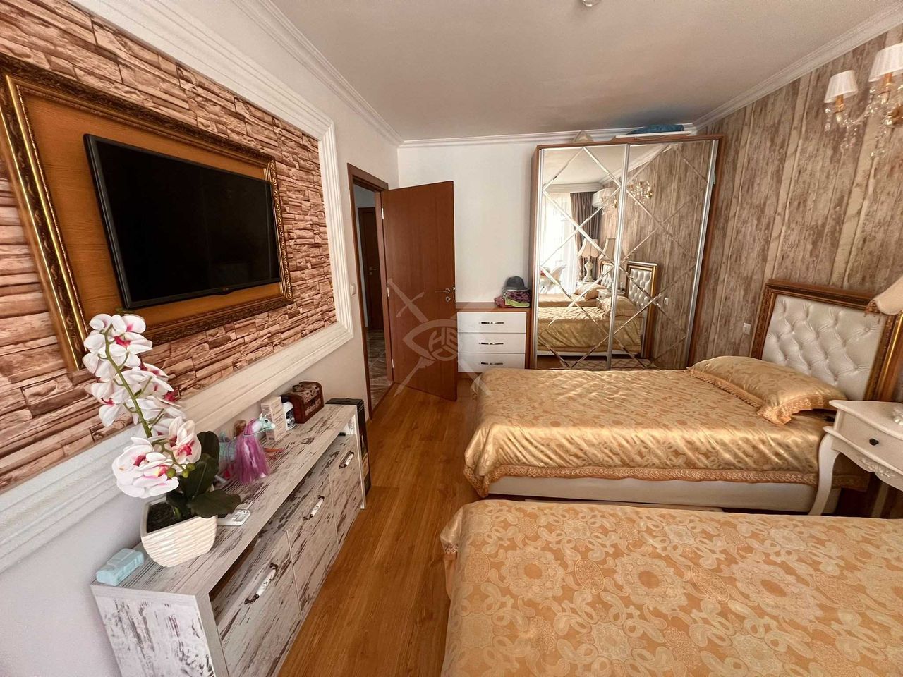 Продава се Тристаен апартамент в к.к. Слънчев бряг - 100 кв.м за 1750 €/кв.м - Снимка #4