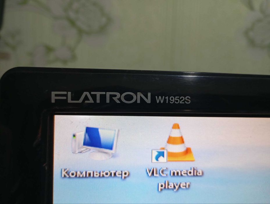 монитор ЛЖ 19 дюймов