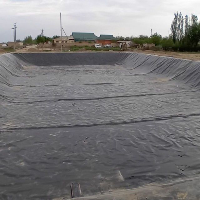 Том қисимларни ПВХ ва Геоменбрана билан ёпиш.    Polivinilxlorid