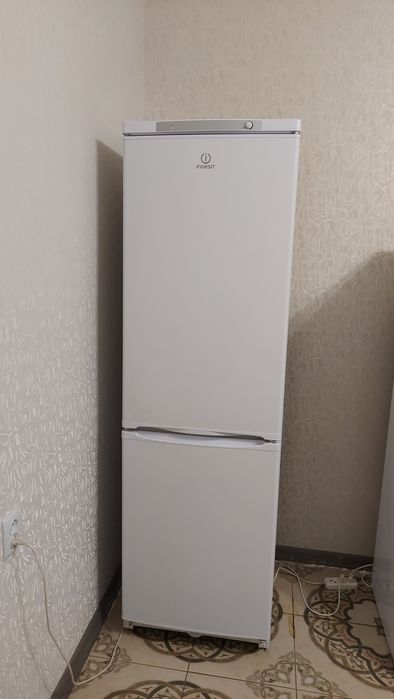 Продам холодильник в связи с отьездом в хорошем рабочем состоянии
