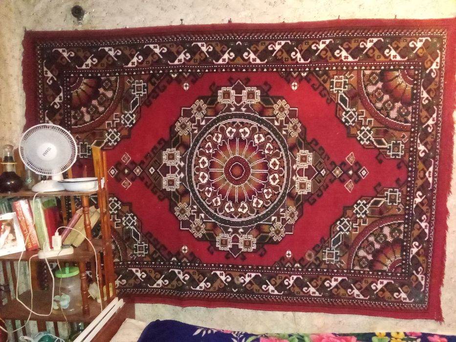 Недорого Ковры б/у