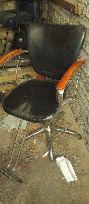 Парикмахерские кресла б/у