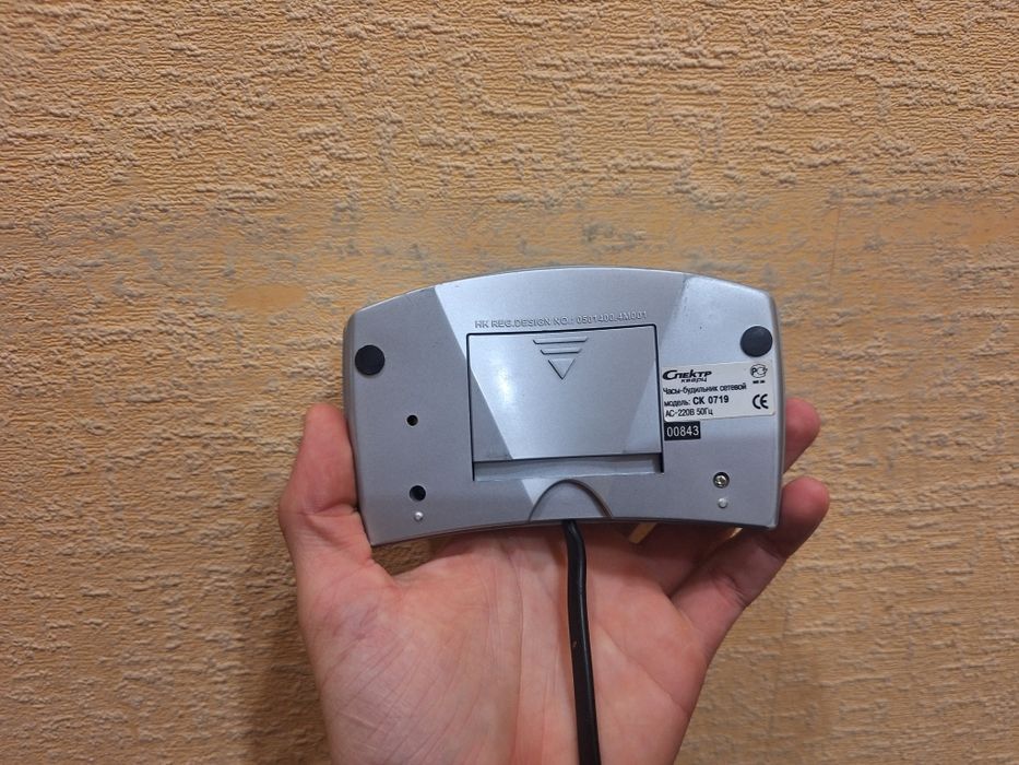 Часы-будильник сетевой