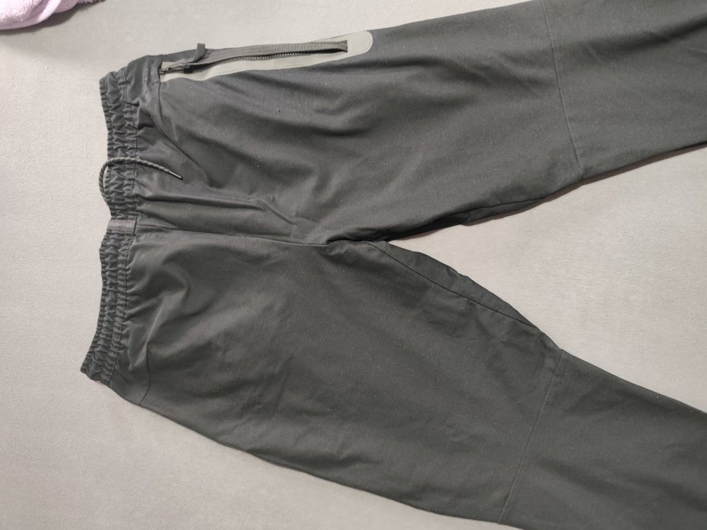 Долнища Nike Tech Fleece и Nike Tech Pack