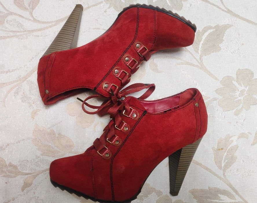 Дамски велурени обувки на ток, 38н.