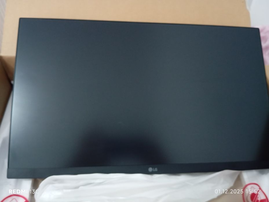 Монитор LG  в упаковке