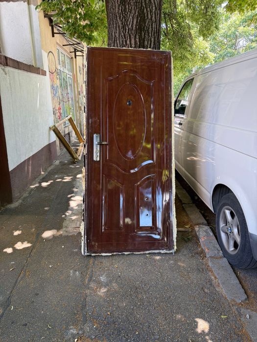 Vand usi sh 200 lei bucata(SUNATI LA NR DIN ANUNT)