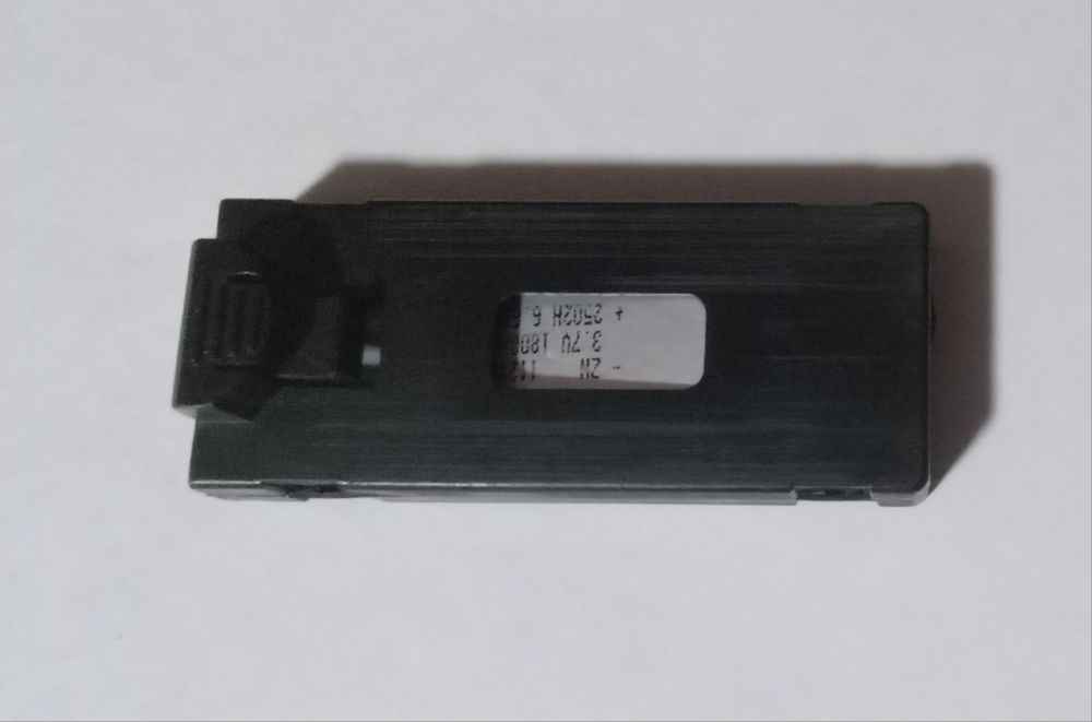 Продам Дрон Е88 про, немного использованы но летает отлично как новый!