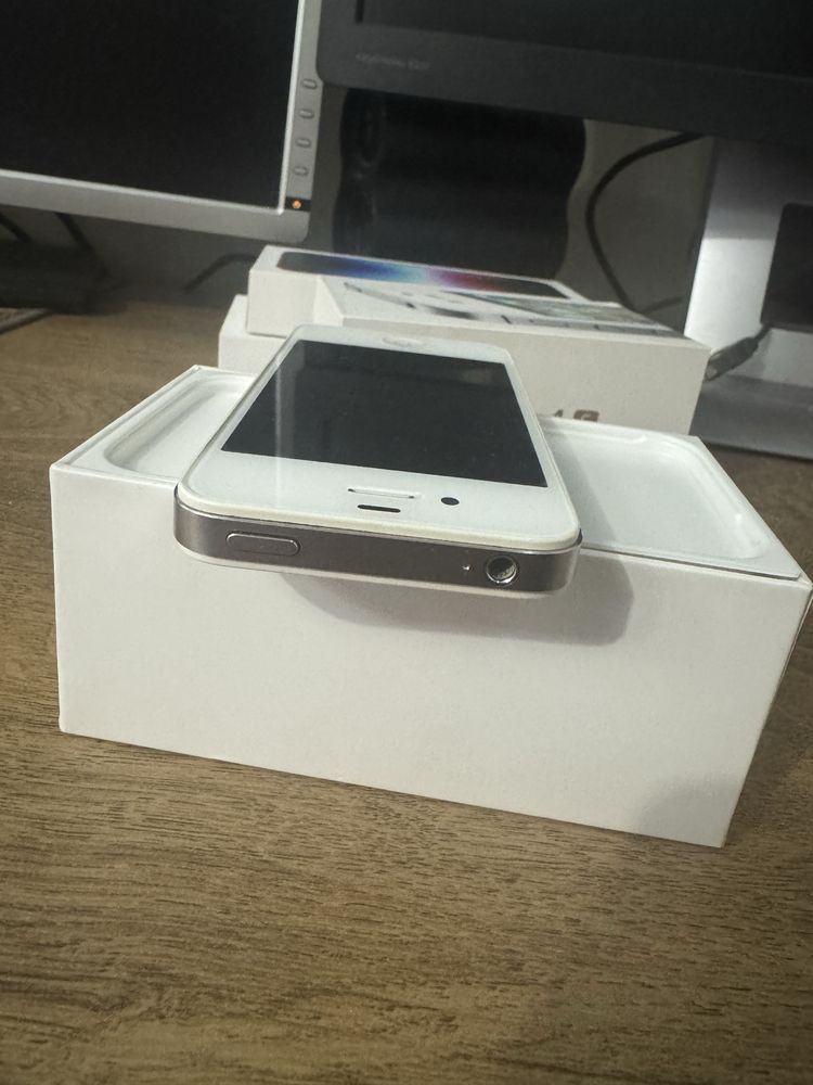 Продавам APPLE iPhone 4s 16GB