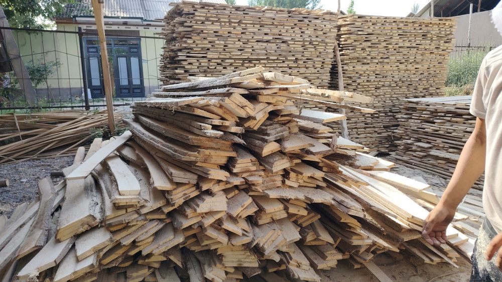 Qurlish uchun tahta matryalarham  otn bor vasan  kvadrat 18000 som
