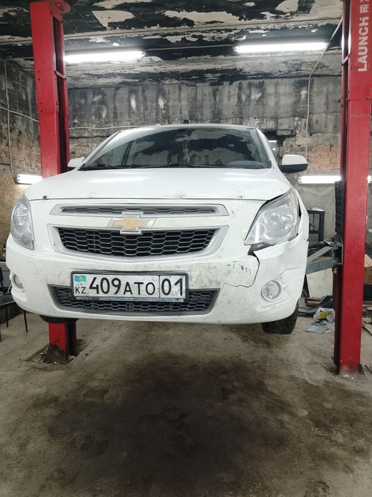 Продам капот на Шевроле кобальт