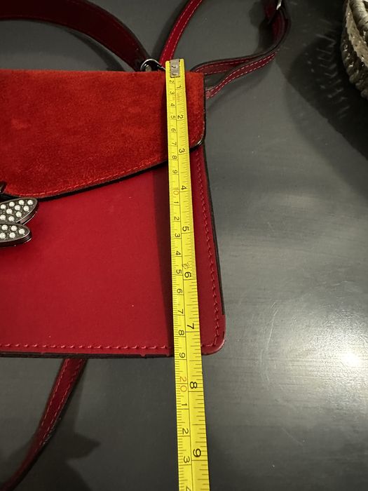 Красива червена чанта