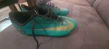 Nike бутонки номер 38,5