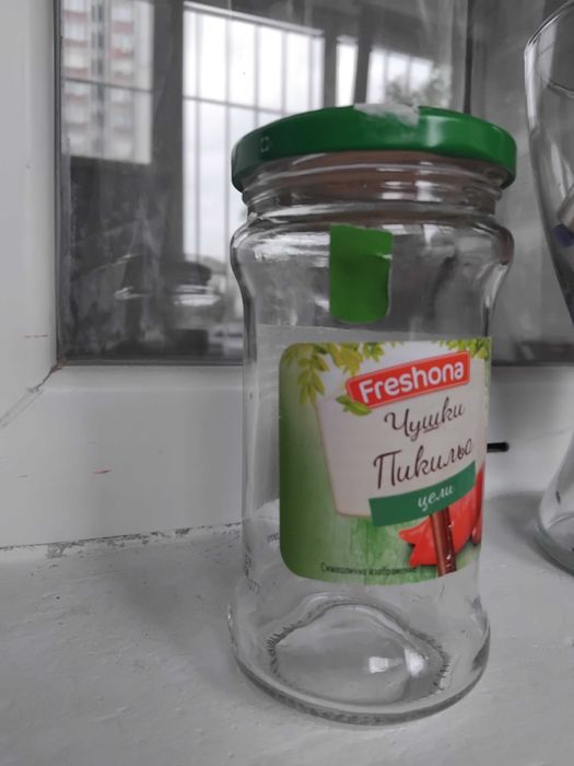 Продавам буркани и 1-литрови бутилки