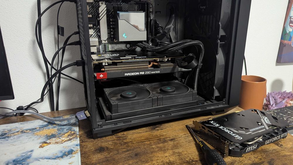 Vând două plăci video – pentru piese sau reparație Nvidia AMD GPU