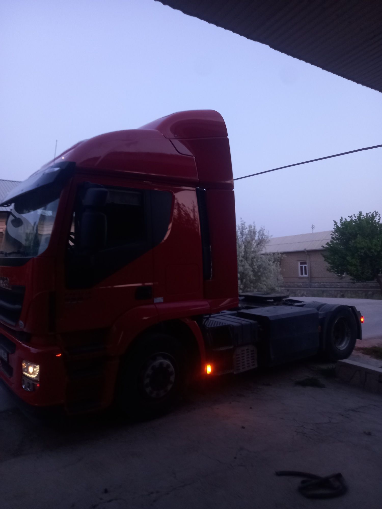 Iveco stralis 330 sotiladi