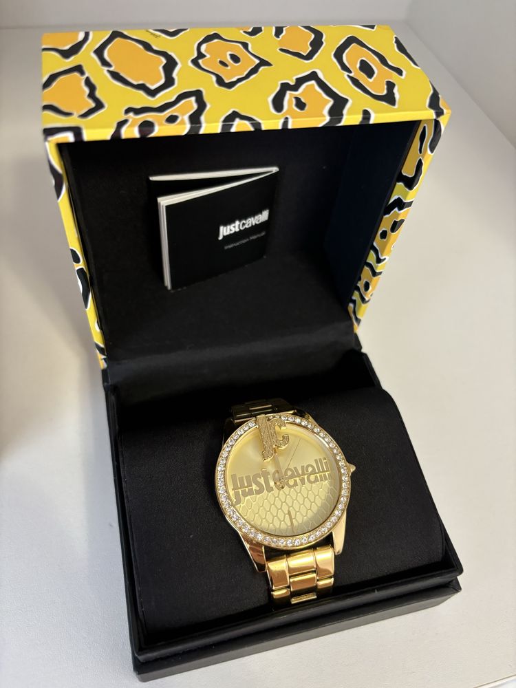 Часовник “Just Cavalli”.