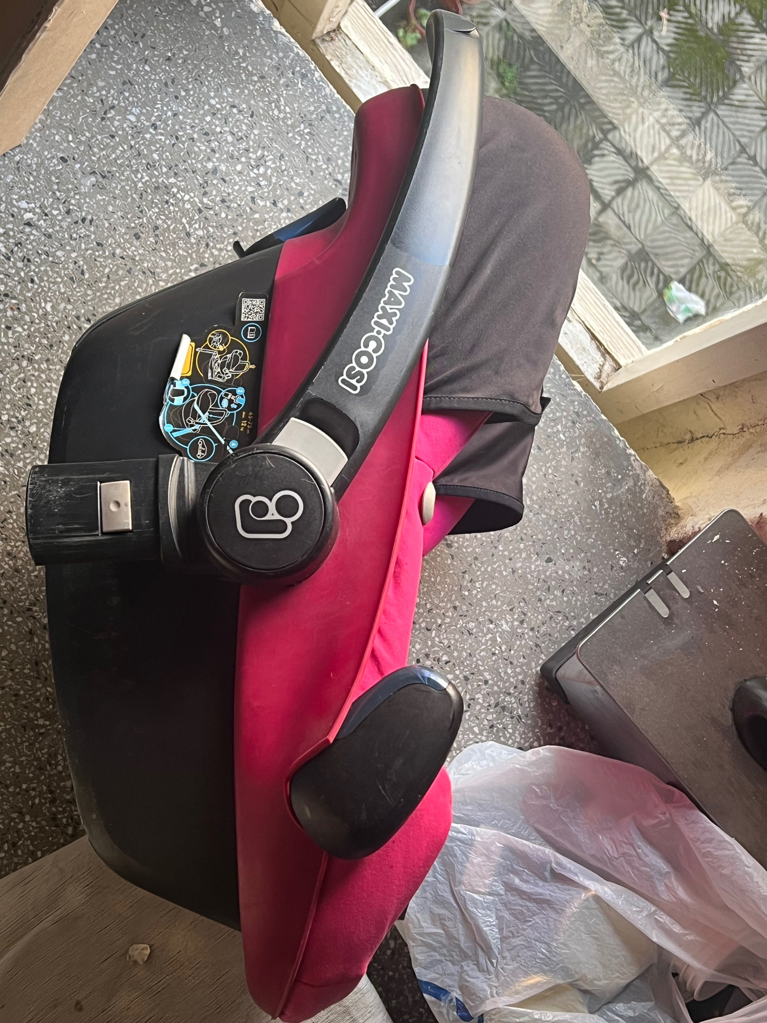 Maxi Cosi Pebble Plus и база