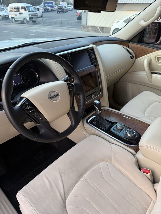 NISSAN PATROL sotiladi full xamma navarotlari bor ideal moshina