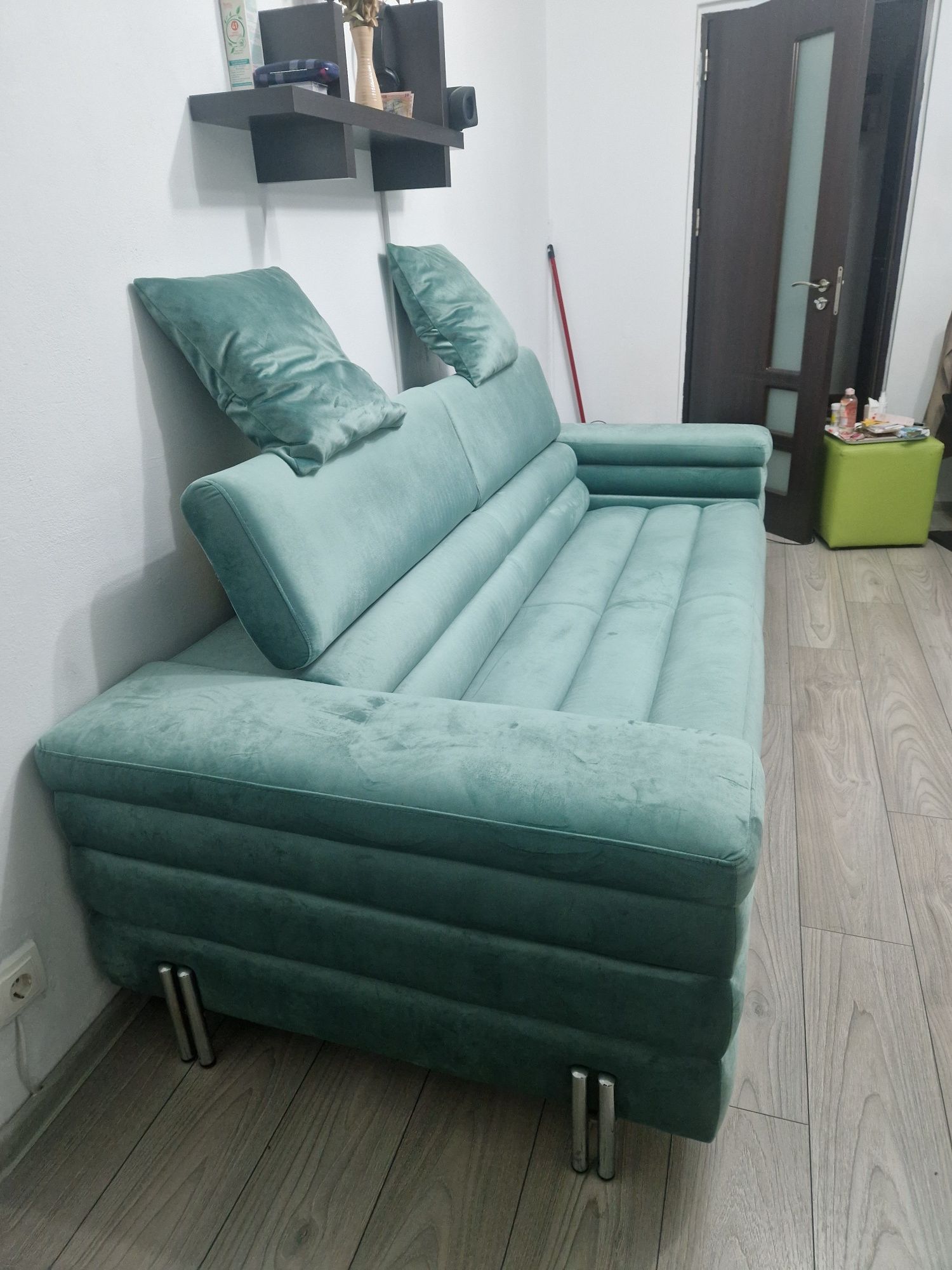 Canapea 4 locuri ptr  living și dormitor