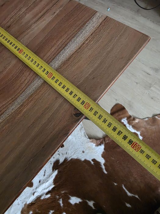 Трапезна маса от масивно дърво