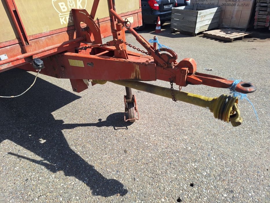 Ремарке за оборска тор тороразхвърлящо ремарке