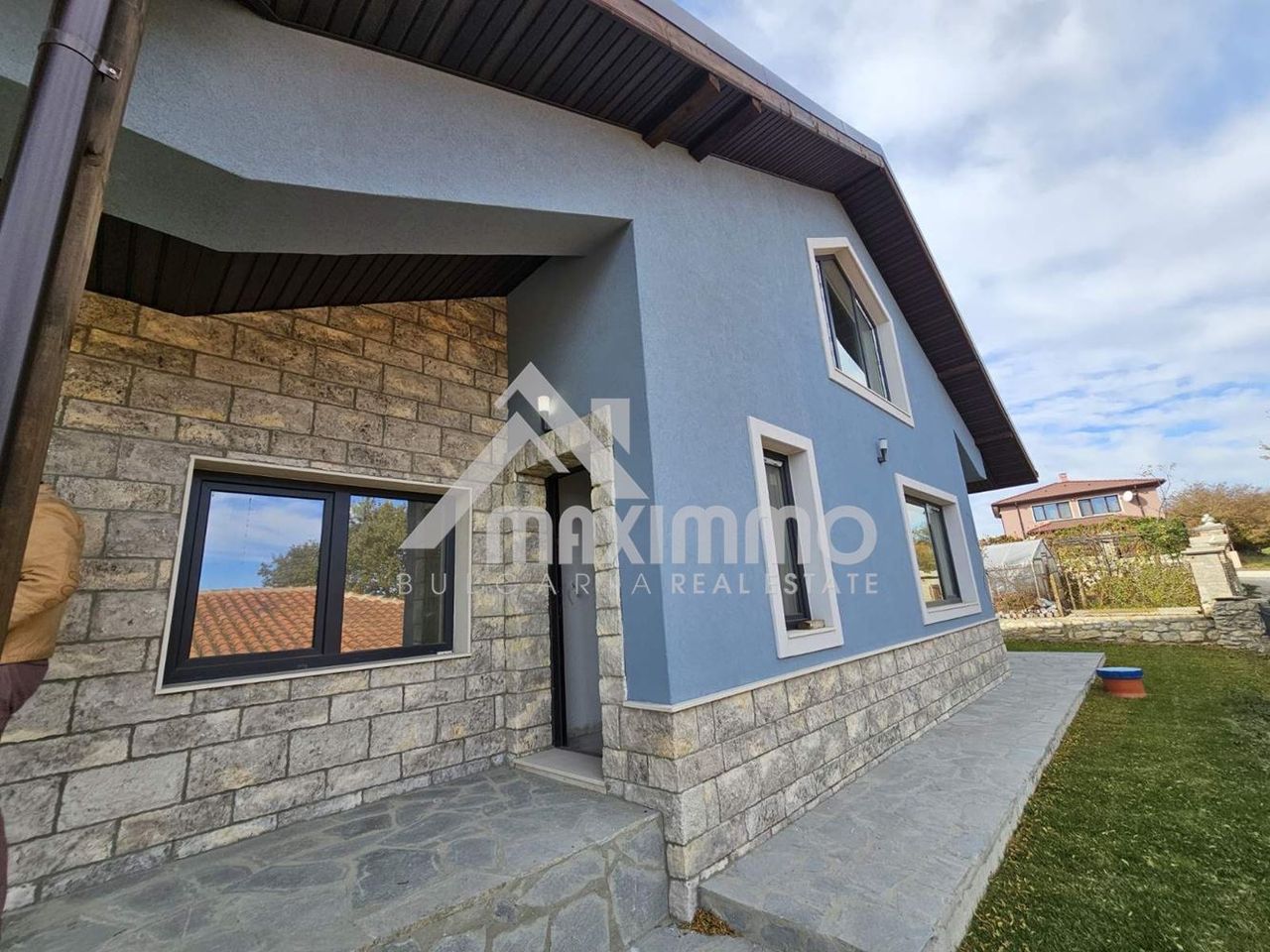 Продава се Къща в Аксаково - 258 кв.м за 1159 €/кв.м - Снимка #3